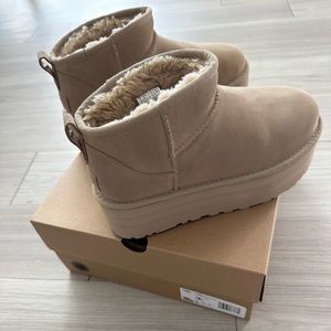 UGG Classic Ultra Mini Platform in color Mustard Seed - Size Women’s 8